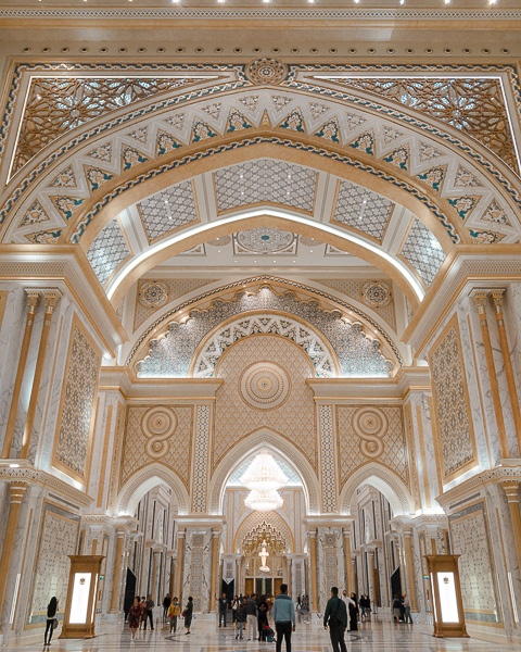 Abu Dhabi Qsar al Watan main hall by Dancing the Earth