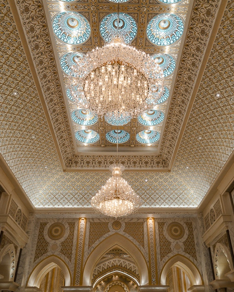 Abu Dhabi Qsar al Watan main hall ceiling by Dancing the Earth