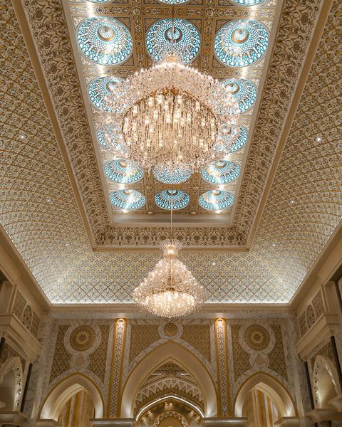 Abu Dhabi Qsar al Watan main hall ceiling by Dancing the Earth