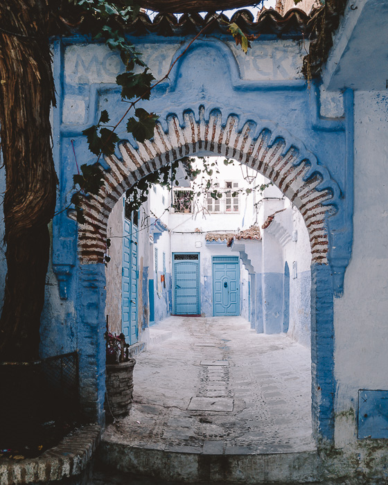 Morocco travel guide Chefchaouen arch by Dancing the Earth