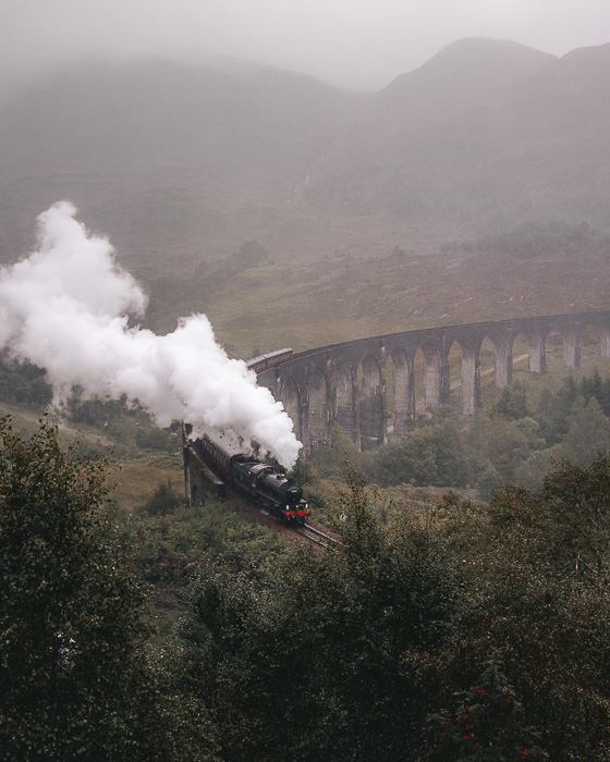 Scotland travel itinerary Glenfinnan viaduc Harry Potter train by Dancing the Earth