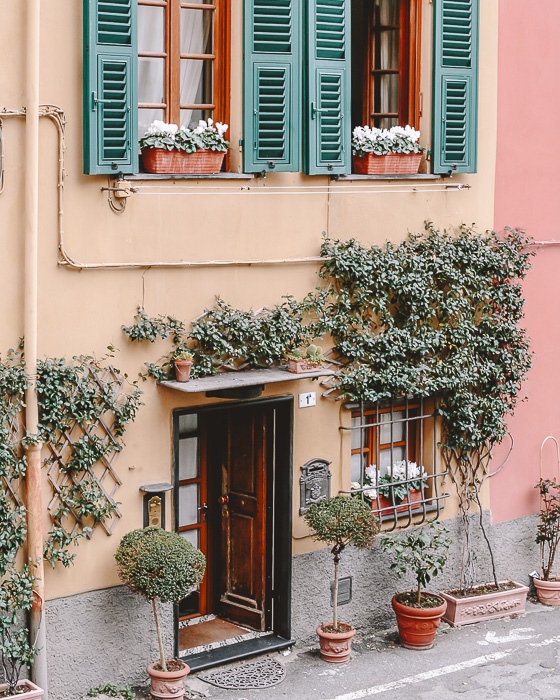 House and details of Boccadasse