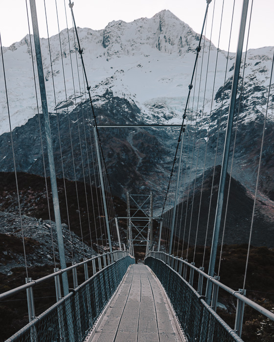 On the suspension bridge, Dancing the Earth