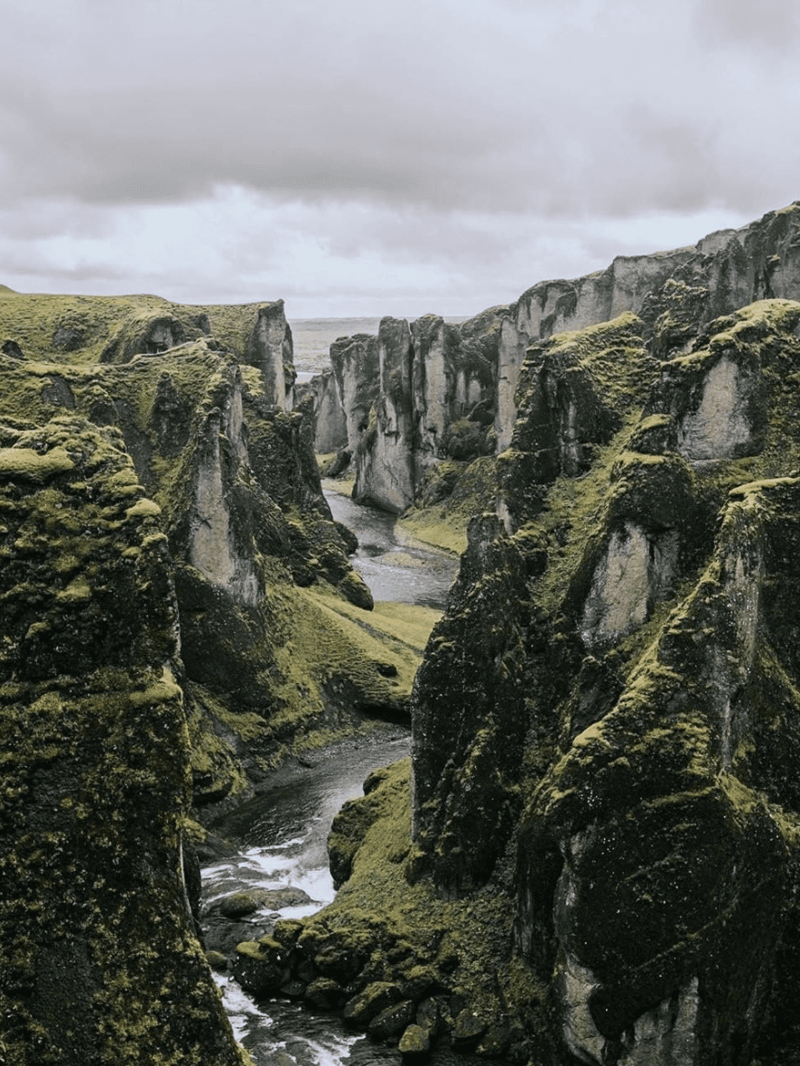 Fjaðrárgljúfur Canyon, by @Astridkbh