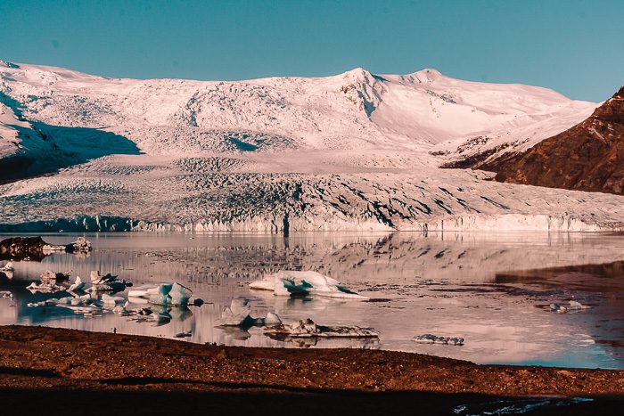 Fjallsarlon details, Dancing the Earth