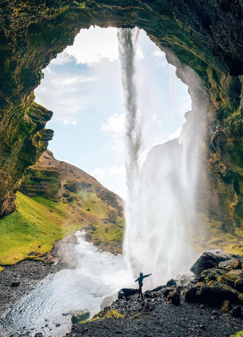 Kvernufoss waterfall, by @voyagefox_