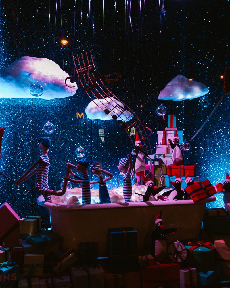 Christmas window display of le Bon March&eacute;, Dancing the Earth