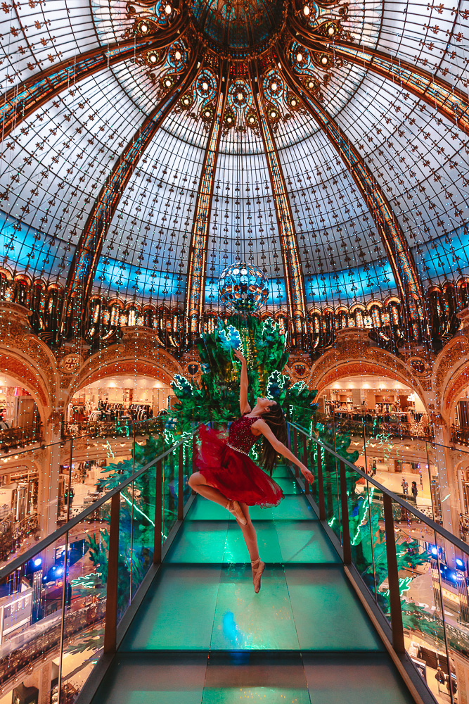 Galeries Lafayette Christmas tree glasswalk 2022, Dancing the Earth