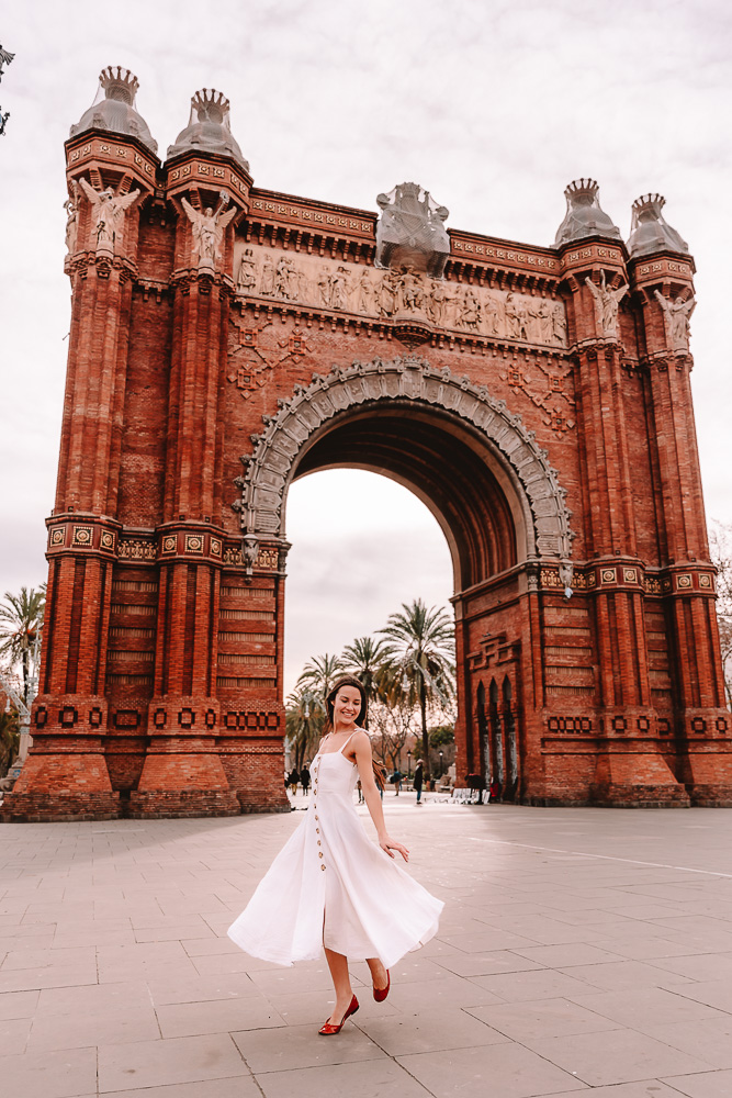 Arc de Triomf, best photography spots in Barcelona, Dancing the Earth