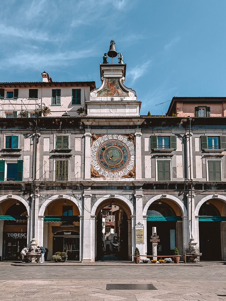 The Clock Tower of Brescia, Dancing the Earth