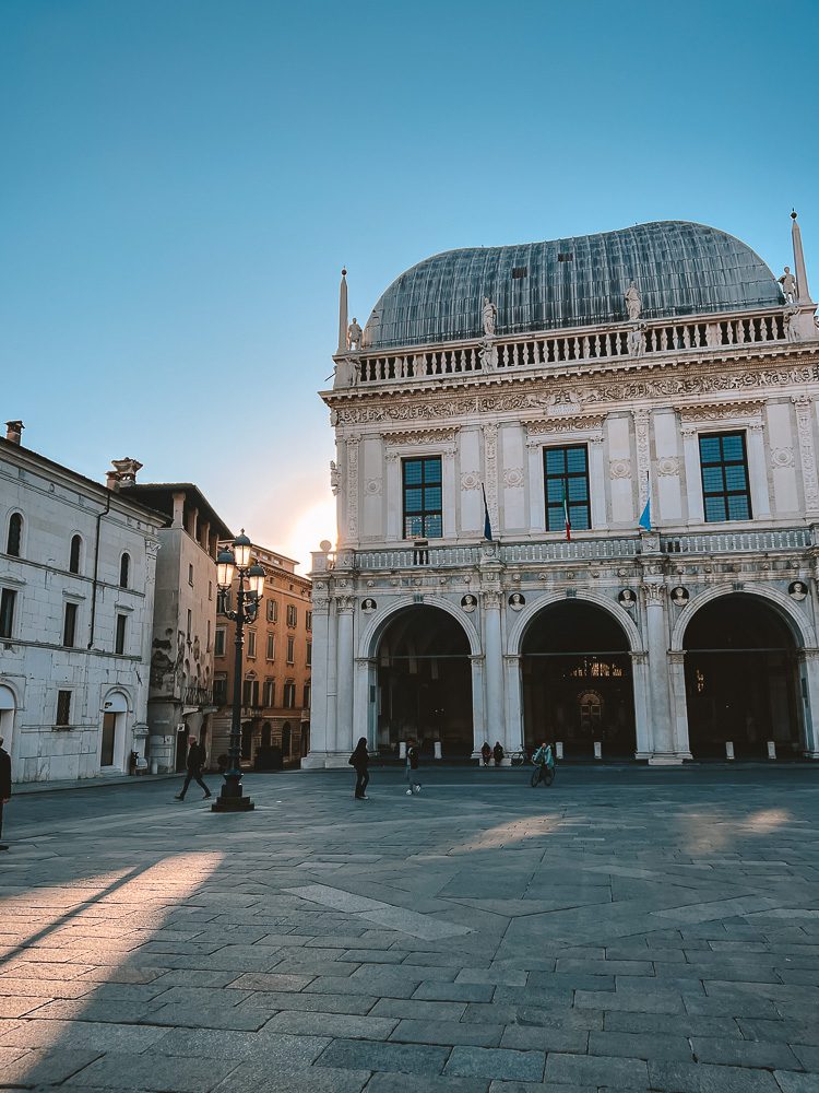 Town hall in Piazza della Loggia, Dancing the Earth