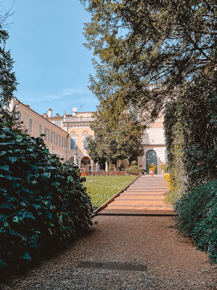 Inner courtyard in Brescia, Dancing the Earth