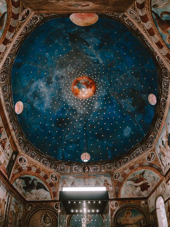 Romanesque oratory of Santa Maria in Solario, Dancing the Earth