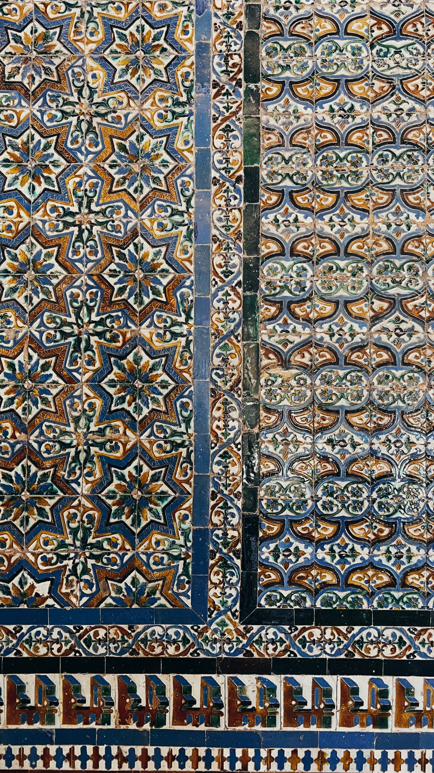 Seville weekend itinerary, Casa de Pilatos azulejos details, by Dancing the Earth