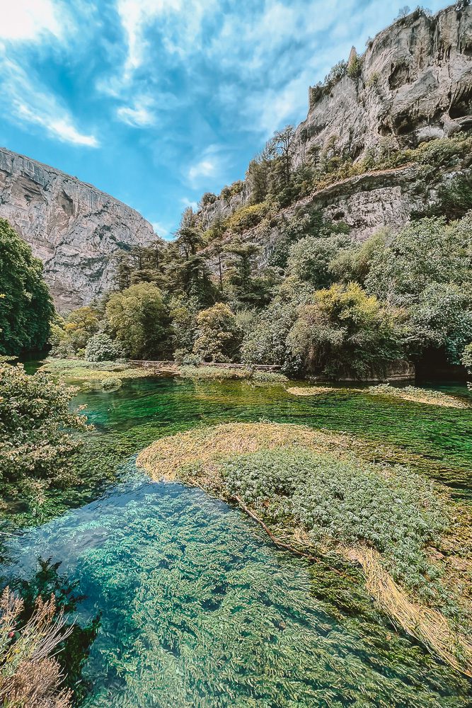Provence Ultimate Itinerary, Fontaine de Vaucluse, crystal clear water, by Dancing the Earth