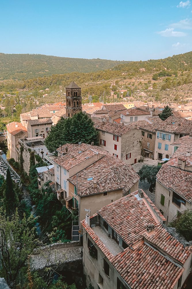 Provence Ultimate Itinerary, Moustiers-Sainte-Marie, panorama on the village, by Dancing the Earth