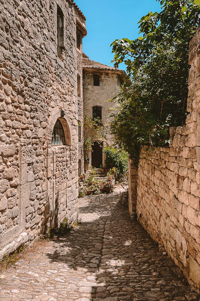 Provence Ultimate Itinerary, Oppède-le-Vieux, calades, by Dancing the Earth
