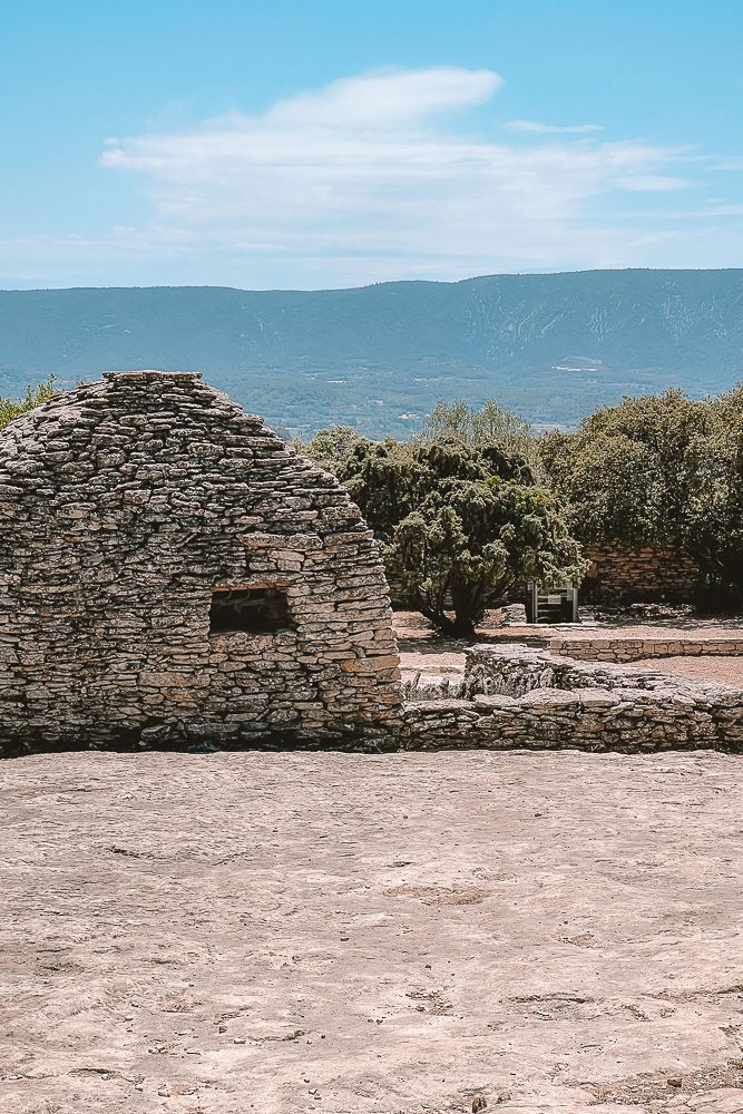 Provence villages, Borries drystones hut with window, by Dancing the Earth