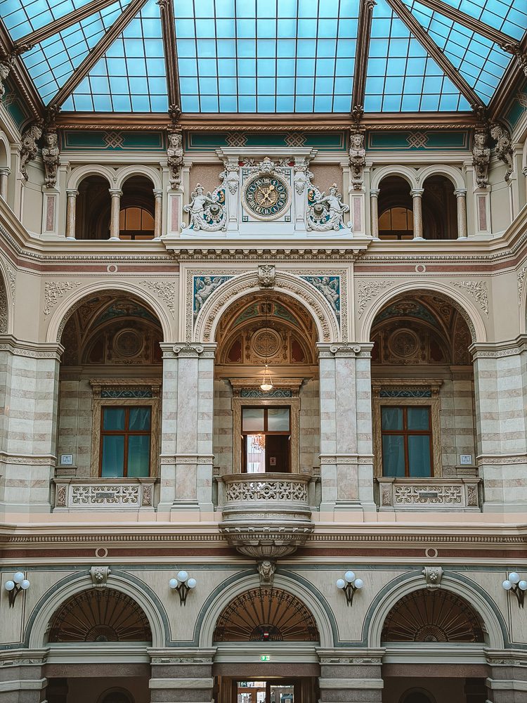 Justizpalast clock, by Dancing the Earth